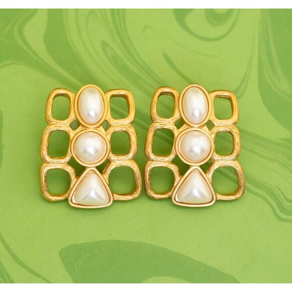 Vintage Geometric Pearls Gold Tone Stud Earrings by Avon - W9 - Picture 1 of 2